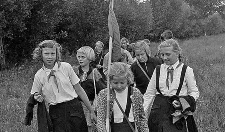 Kinderfreizeit in der DDR – Zehntausende Kinder fuhren zwischen ... Kinderfreizeit in der DDR – Zehntausende Kinder fuhren zwischen ...