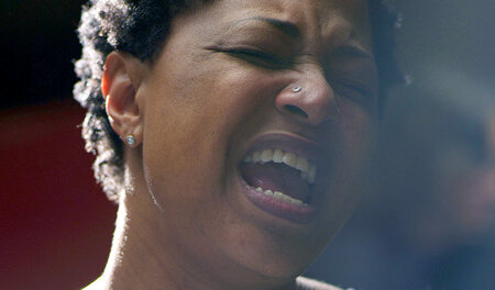 Hier singt Lisa Fischer im Studio: »20 Feet from Stardom« Hier singt Lisa Fischer im Studio: »20 Feet from Stardom«