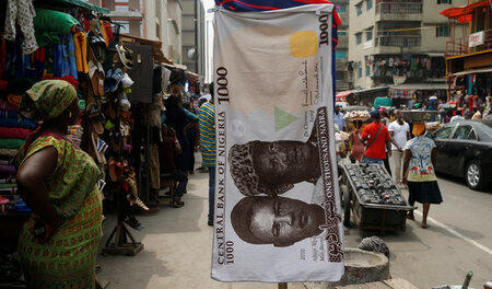 Deutlicher Kaufkraftverlust der Landeswährung: Handtuch mit Nair...