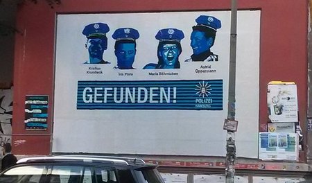 Kunst, die nicht nach dem Geschmack der Polizei ist: Plakat an d...