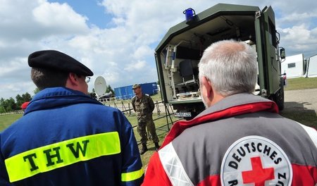 Arbeiten eng zusammen: Ziviele Ehrenamtliche, zum Beispiel vom T...