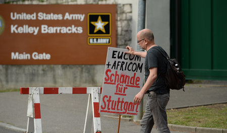 »Eucom + Africom - Schande für Stuttgart«: Proteste beim Kirchen...