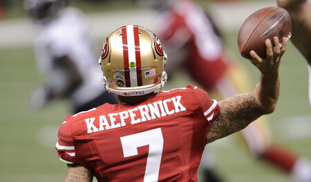 Bleibt sitzen: Colin Kaepernick von den San Francisco 49ers