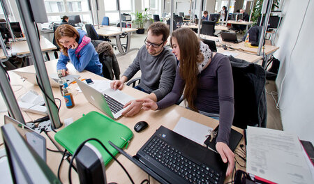 Sogenannte Coworking-Plätze sind der Arbeitsplatz vieler »Crowd ...