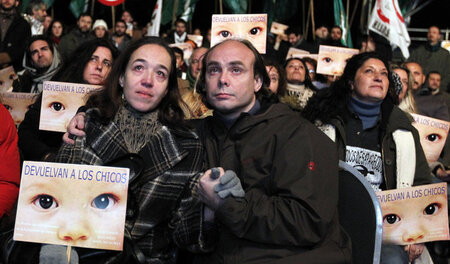 Demonstranten fordern 2012 in Buenos Aires Aufklärung über das S...