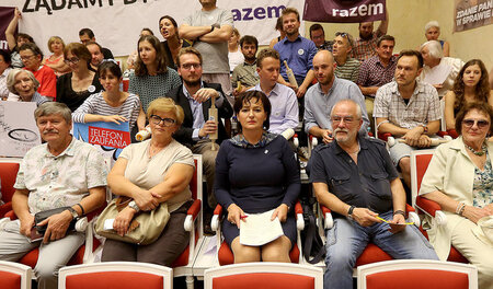 Für das Recht auf Wohnen: Mieteraktivisten und Anhänger linker O...