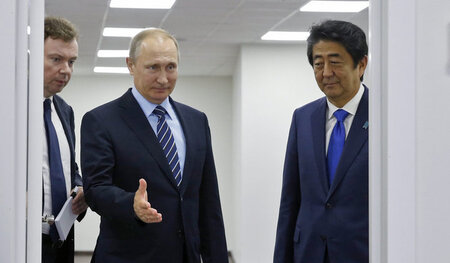 Mehr Kooperation: Wladimir Putin und Shinzo Abe am Freitag in Wl...
