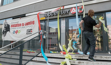 Bei »Blockupy« war am Freitag auch ein Jobcenter in Berlin-Weddi...