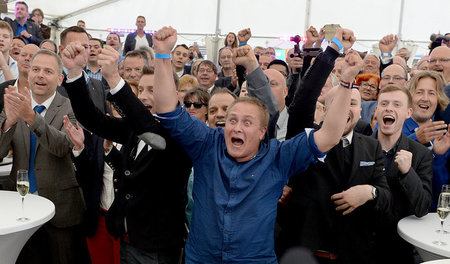 Man sollte sie im Zoo ausstellen, in der Amöben-Abteilung: AfD-A...