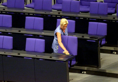 Bundestag: Bis Mai wurde hier zu rechtswidrigen Dumpinglöhnen ge... Bundestag: Bis Mai wurde hier zu rechtswidrigen Dumpinglöhnen ge...