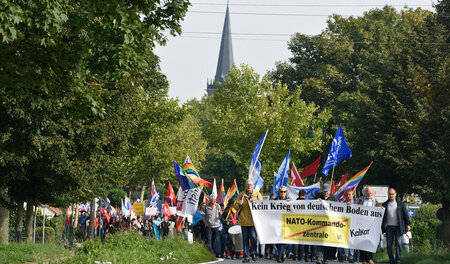 Protest gegen das NATO-Zentrum in Kalkar am 3. Okober 2015