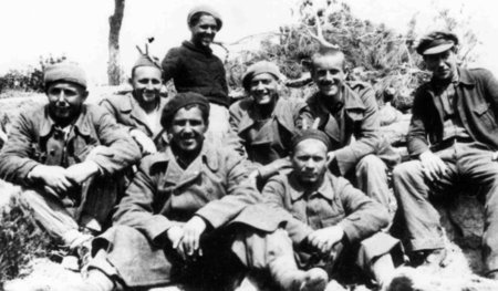 Angehörige des 12.-Februar-Bataillons im Frühjahr 1938 bei Batea...