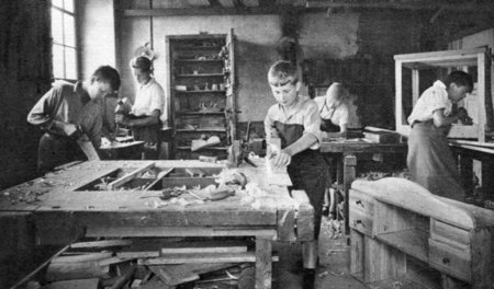 Nach dem Ersten Weltkrieg gab es Versuche, andere Schulmethoden ...