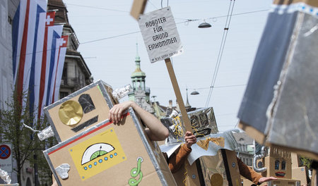 Optimale Lösung: Roboterdemonstration für ein bedingungsloses Gr... Optimale Lösung: Roboterdemonstration für ein bedingungsloses Gr...