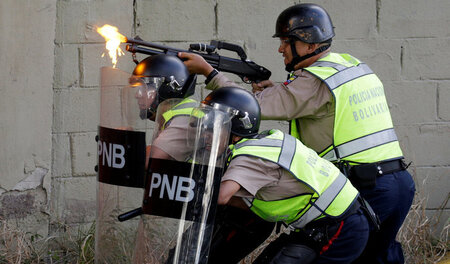 Polizeieinsatz gegen randalierende Demonstranten am 1. September... Polizeieinsatz gegen randalierende Demonstranten am 1. September...