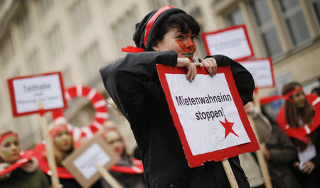 Im November 2012 (Foto) forderten 3.000 Demonstranten in Hamburg...