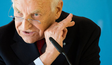 »Gludernde Lot«, noch immer: Edmund Stoiber »Gludernde Lot«, noch immer: Edmund Stoiber