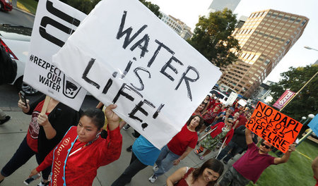 »Wasser ist Leben!«: Demonstration gegen den Pipelinebau in der ...