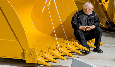 Demnächst ohne Job: Beschäftigter von Caterpillar im belgischen ...
