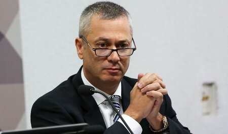 Verspielte das von den neuen Machtinhabern in ihn gesetzte Vertr...