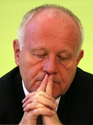 Georg Milbradt (CDU): Vom Finanzminister über den Verwaltungsrat... Georg Milbradt (CDU): Vom Finanzminister über den Verwaltungsrat...