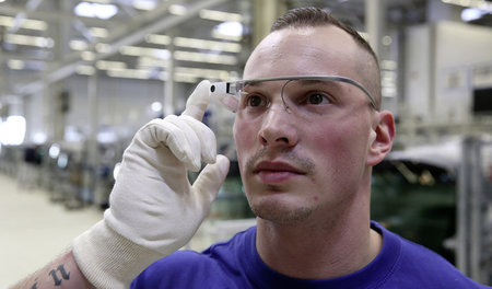 Freiheitsgewinn oder Zwang? Datenbrille im Einsatz bei VW ...
