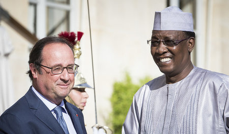 Besuch beim Chef: Präsident Idriss Déby (r.) trifft Francois Hol...
