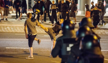 »Eventbetonter Bürger« attackiert Kameramann: Szene in Bautzen a...