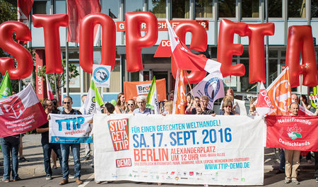 TTIP-freie Zone: In Berlin machte sich das Bündnis »CETA und TTI...