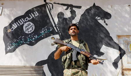 Die Milizen verfolgen ihre eigenen Ziele: Kämpfer der von der Tü...