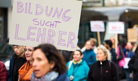 Eltern und Kinder demonstrieren am 28.10.2015 in Düsseldorf (Nor... Eltern und Kinder demonstrieren am 28.10.2015 in Düsseldorf (Nor...