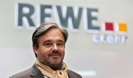 Mit dabei: Rewe-Chef Alain Caparros als Edeka-Hauptkonkurrent so... Mit dabei: Rewe-Chef Alain Caparros als Edeka-Hauptkonkurrent so...