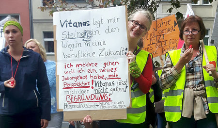 Nichts wie weg! Die niedrigen Löhne bei Vitanas schrecken viele ...