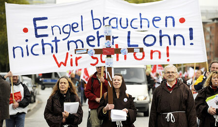 Schon viele Jahre kämpfen Beschäftigte bei kirchlichen Unternehm...