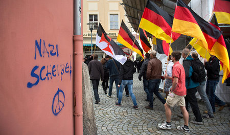 Bautzen im Sommer: rechter Aufmarsch am städtischen Kornmarkt am...