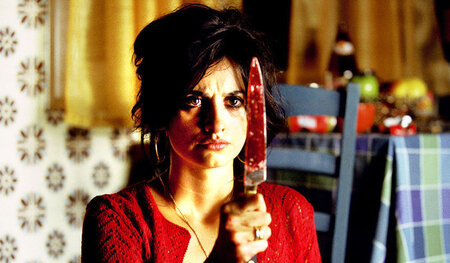Raimunda (Penélope Cruz) hat ein Problem: Wohin mit der Mordwaff...