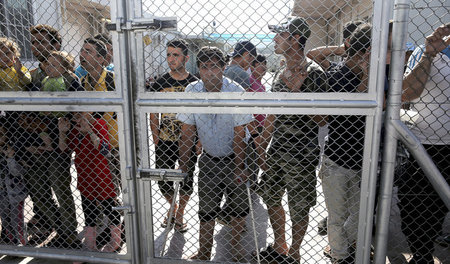 Alltag auf Lesbos: Im Flüchtlingslager Moria warten Schutzsuchen...