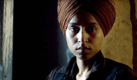 Kanwar (Tillotama Shome) ist von ihrem Vater als Mann erzogen wo...