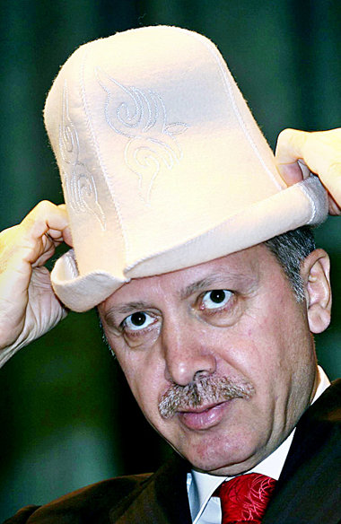 Premier Erdogan mit Hut Premier Erdogan mit Hut