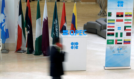 OPEC-Konferenz am 27. und 28. September in Algier einigte sich a... OPEC-Konferenz am 27. und 28. September in Algier einigte sich a...