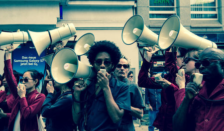 »Together we are here to stay. Don’t fuck up. Go forward!« »Together we are here to stay. Don’t fuck up. Go forward!«