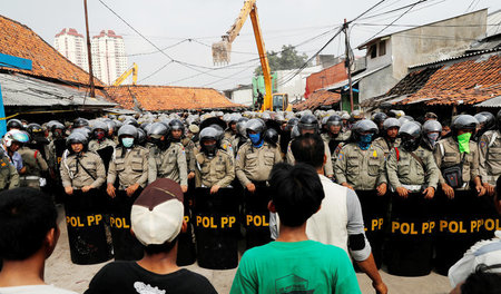 Die Räumung in Bukit Duri war nicht die erste in Jakarta: Einwoh... Die Räumung in Bukit Duri war nicht die erste in Jakarta: Einwoh...