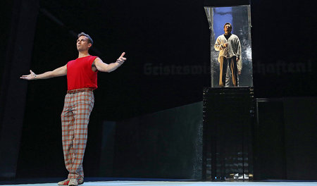 Alexander Zieglarski spielt einen studentischen Faust, der, der ...