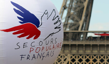 Secours Populaire ging 1945 aus der Internationalen Roten Hilfe ... Secours Populaire ging 1945 aus der Internationalen Roten Hilfe ...
