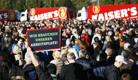 Demo für den Erhalt der Arbeitsplätze bei Kaiser's Tengelmann am... Demo für den Erhalt der Arbeitsplätze bei Kaiser's Tengelmann am...