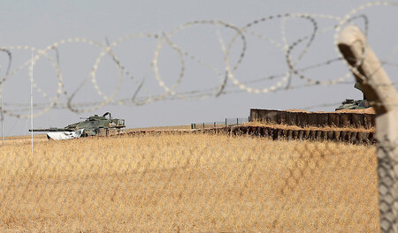 Gegen den Willen von Bagdad: Türkischer Panzer nahe der nordirak... Gegen den Willen von Bagdad: Türkischer Panzer nahe der nordirak...