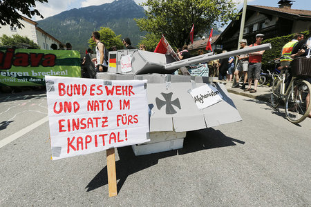 2015 bei den »G 7« in Elmau: Protest gegen westliche Aggression ... 2015 bei den »G 7« in Elmau: Protest gegen westliche Aggression ...