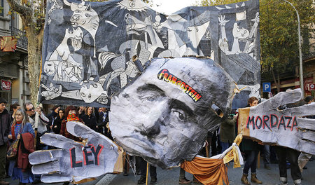 Proteste gegen die spanische Regierung. Barcelona, 20. Dezember ...