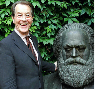 Ein Foto als PR-Gag: Mit Marx hat Vizekanzler Franz Müntefering ...