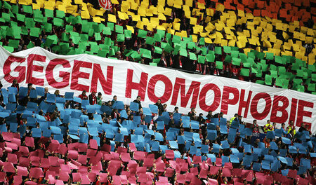 Seltene Aktion, lange her: April 2012 vor einem Bundesligaanpfif...